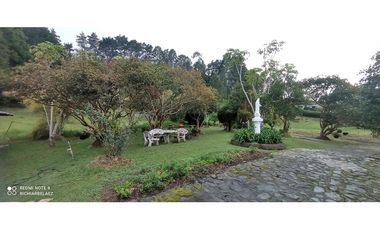 Finca en hermoso lote plano en Guarne Vereda Los Molinos / Los Mejía