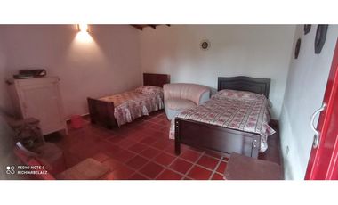 Finca en hermoso lote plano en Guarne Vereda Los Molinos / Los Mejía