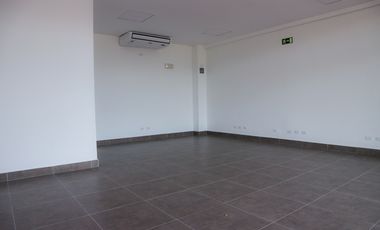 SE ALQUILAN LOCALES COMERCIALES EN EL CENTRO COMERCIAL LOS PUEBLOS