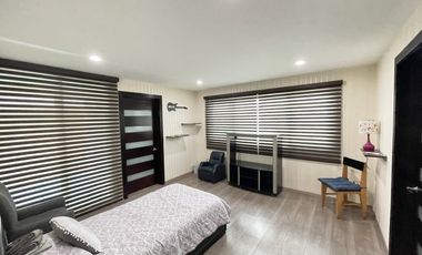 SURPONIENTE EN JARDINES DEL LAGO DE UNA PLANTA