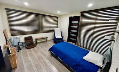 SURPONIENTE EN JARDINES DEL LAGO DE UNA PLANTA