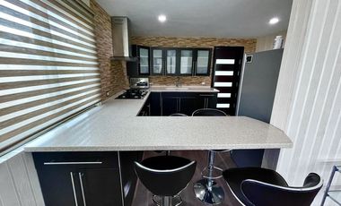 SURPONIENTE EN JARDINES DEL LAGO DE UNA PLANTA