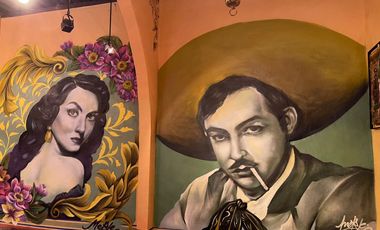 Suntuosa mansión histórica estilo colonial ubicada en el primer cuadro!