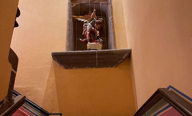 Suntuosa mansión histórica estilo colonial ubicada en el primer cuadro!