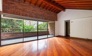 Casa parcialmente remodelada en sector de las Santas - El Poblado