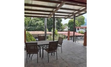 VENDO CASA CENTRICA VIA PORRAS