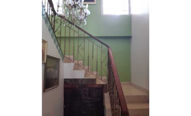 VENDO CASA CENTRICA VIA PORRAS