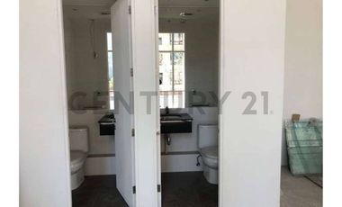 Amplio Local Comercial en Avenida Las Condes