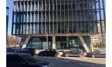 Amplio Local Comercial en Avenida Las Condes