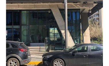 Amplio Local Comercial en Avenida Las Condes