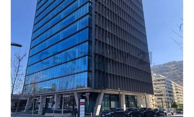 Amplio Local Comercial en Avenida Las Condes