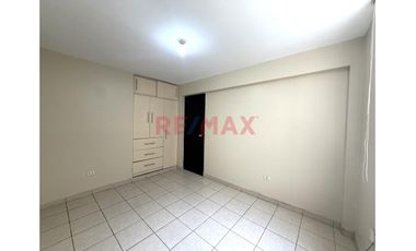 Alquiler De Casa De 3 Pisos Urb Vista Bella (A Espaldas De Sodimac)