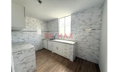 Alquiler De Casa De 3 Pisos Urb Vista Bella (A Espaldas De Sodimac)