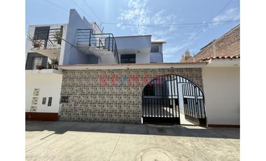 Alquiler De Casa De 3 Pisos Urb Vista Bella (A Espaldas De Sodimac)