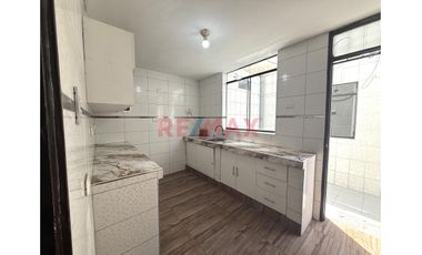 Alquiler De Casa De 3 Pisos Urb Vista Bella (A Espaldas De Sodimac)