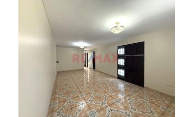 Alquiler De Casa De 3 Pisos Urb Vista Bella (A Espaldas De Sodimac)