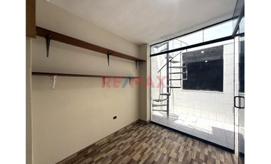 Alquiler De Casa De 3 Pisos Urb Vista Bella (A Espaldas De Sodimac)