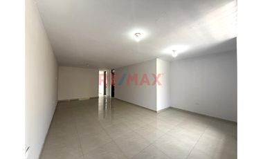 Alquiler De Casa De 3 Pisos Urb Vista Bella (A Espaldas De Sodimac)