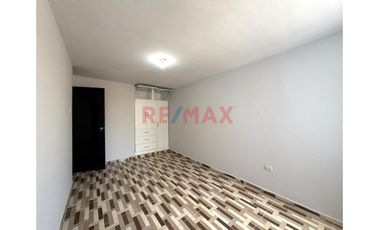 Alquiler De Casa De 3 Pisos Urb Vista Bella (A Espaldas De Sodimac)