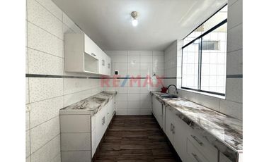 Alquiler De Casa De 3 Pisos Urb Vista Bella (A Espaldas De Sodimac)