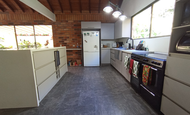 casa en arriendo/venta en lagos del retiro. Cod A400495