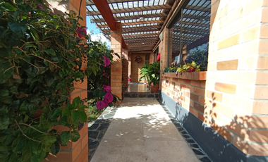 casa en arriendo/venta en lagos del retiro. Cod A400495