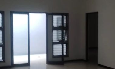 2085. Disewakan Rumah di Sukolilo Manyar Tirtomoyo Surabaya Timur