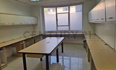 AMPLIA OFICINA EN VENTA, PROVIDENCIA