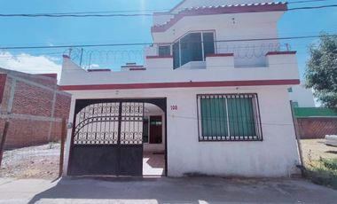 CASA EN VENTA EN COL. BUGAMBILIAS, GUANAJUATO