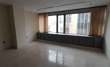 oficina en arriendo en el centro. Cod A122541
