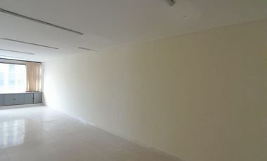 oficina en arriendo en el centro. Cod A122541