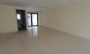 oficina en arriendo en el centro. Cod A122541