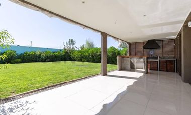 HERMOSA CASA MEDITERRANEA EN VALLE NOGALES