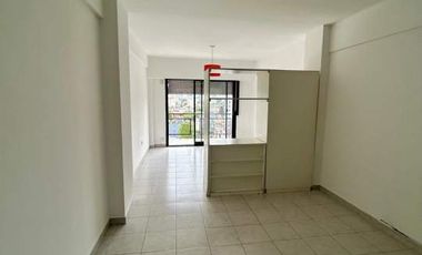 Av. CORDOBA al 4800. Alquiler de gran Monoambiente con Balcón Al Frente. Expensas $ 155.000