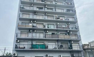 Av. CORDOBA al 4800. Alquiler de gran Monoambiente con Balcón Al Frente. Expensas $ 155.000