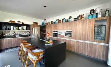 Casa en Venta en VALLE IMPERIAL con Campo de Golf, Zapopan, Jalisco.