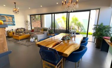 Casa en Venta en VALLE IMPERIAL con Campo de Golf, Zapopan, Jalisco.