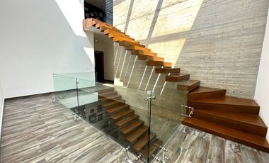 Casa en Venta en VALLE IMPERIAL con Campo de Golf, Zapopan, Jalisco.