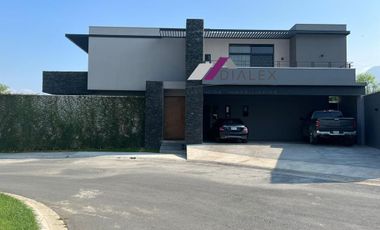 Col. Amorada Residencial -CARRETERA NACIONAL- Casa en Venta 540 m2 Santiago N.L.