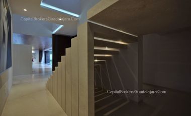 Casa de Lujo con Alberca y Mucho Jardín cerca Bugambilias Sur ZMG