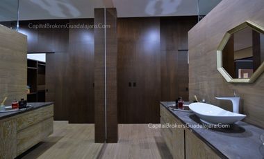 Casa de Lujo con Alberca y Mucho Jardín cerca Bugambilias Sur ZMG