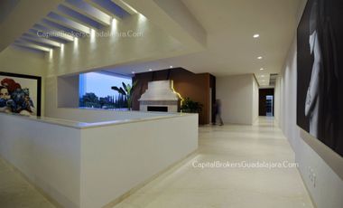 Casa de Lujo con Alberca y Mucho Jardín cerca Bugambilias Sur ZMG