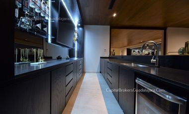 Casa de Lujo con Alberca y Mucho Jardín cerca Bugambilias Sur ZMG