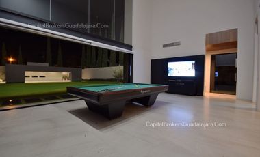 Casa de Lujo con Alberca y Mucho Jardín cerca Bugambilias Sur ZMG