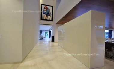 Casa de Lujo con Alberca y Mucho Jardín cerca Bugambilias Sur ZMG