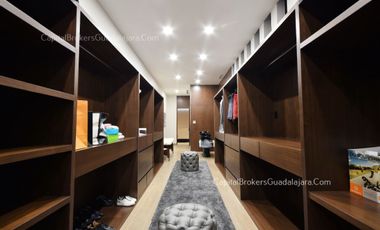 Casa de Lujo con Alberca y Mucho Jardín cerca Bugambilias Sur ZMG