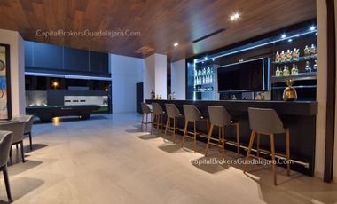 Casa de Lujo con Alberca y Mucho Jardín cerca Bugambilias Sur ZMG