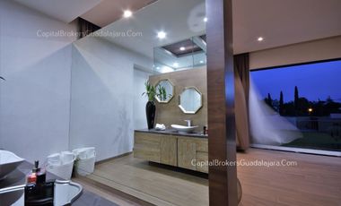 Casa de Lujo con Alberca y Mucho Jardín cerca Bugambilias Sur ZMG