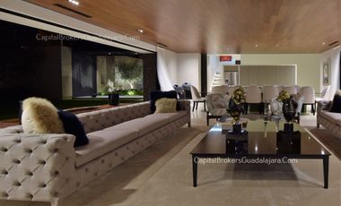 Casa de Lujo con Alberca y Mucho Jardín cerca Bugambilias Sur ZMG