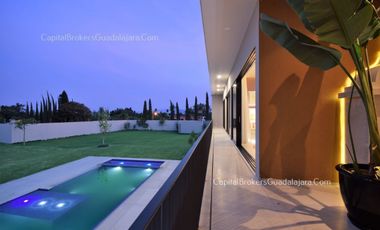 Casa de Lujo con Alberca y Mucho Jardín cerca Bugambilias Sur ZMG